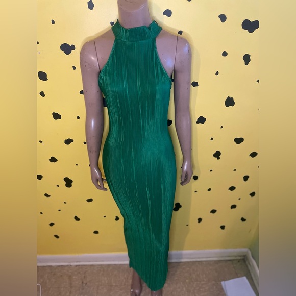 PrettyLittleThing Dresses & Skirts - PrettyLittleThing NWT Pleated Halter Dress Green Size 4 Formal Party Homecoming
